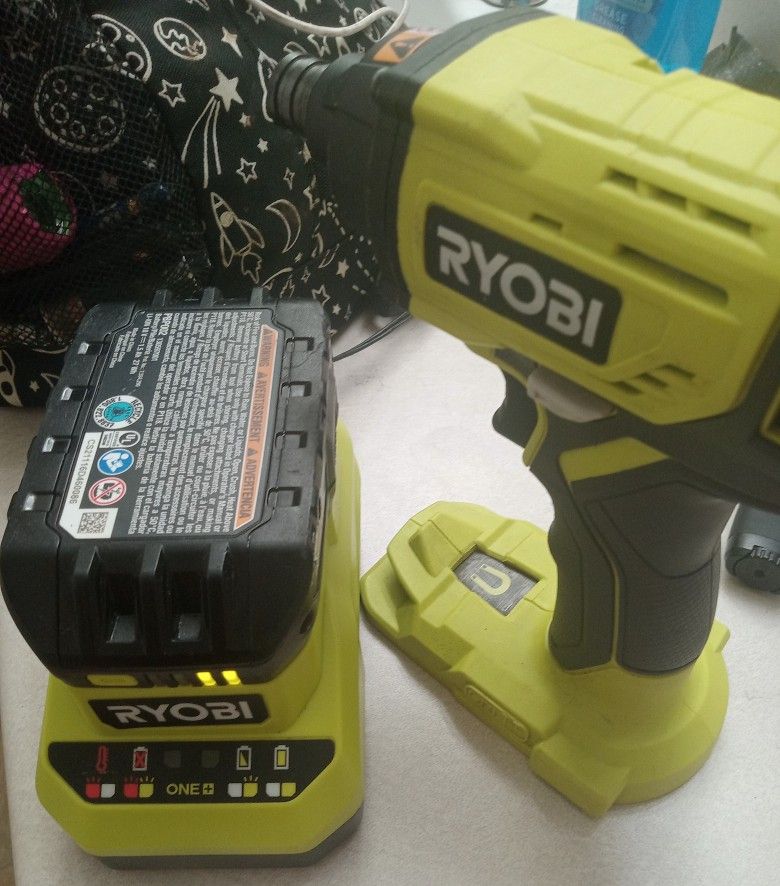 RYOBI DRILL WITH BATTERY AND BATTERY CHARGER