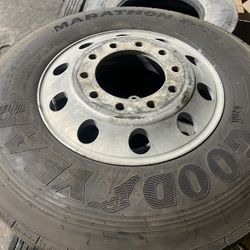 11R22.5 Tires