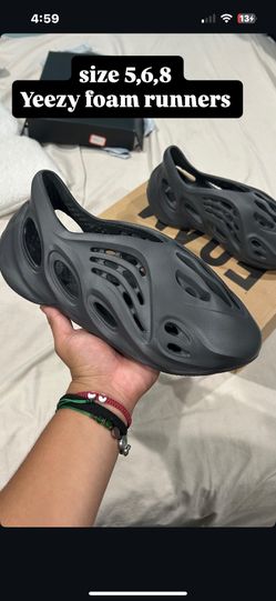 Yeezy slides size 5,6,8