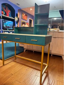 Vanity table