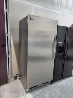 Frigidaire Gallery Upright Freezer (Model FGFU19F6QFB)18.6 cu. ft.