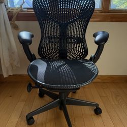Herman Miller Mirra Chair - Graphite Black 