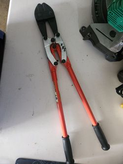 Power Pivot Bolt Cutter