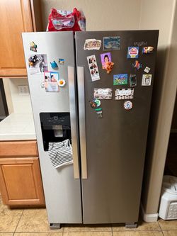 Refrigerator with Ice Maker