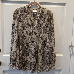 Knox Rose Blouse- would fit a size larger XL but says size medium