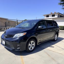 2020 Toyota Sienna Wheel Chair van Handicap