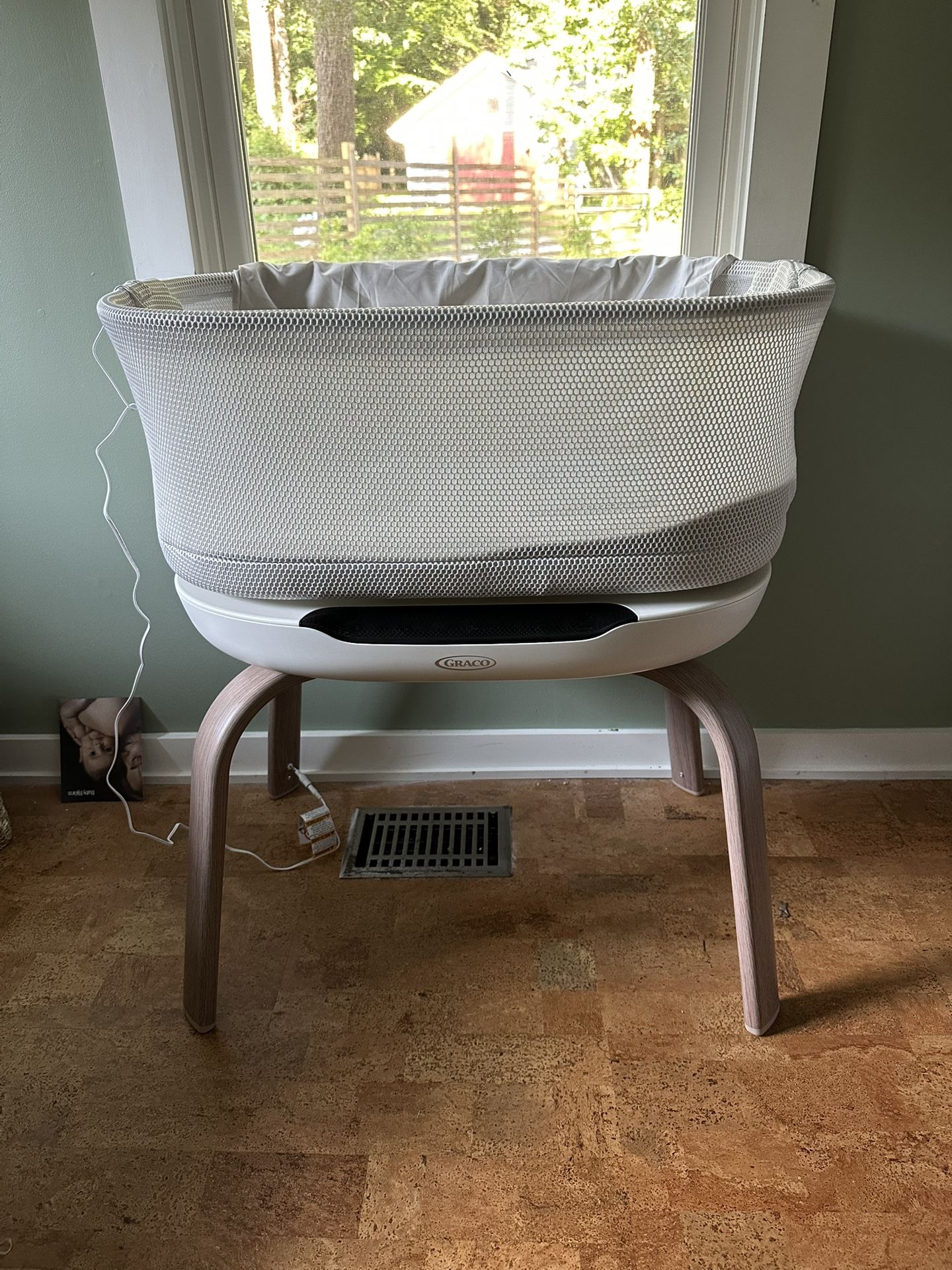 Graco SmartSense Soothing Bassinet