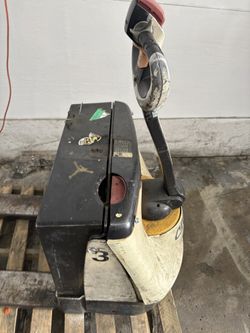Crown pallet jack