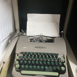old typewriter 