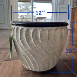 Elegant Stone-Look Resin Planter