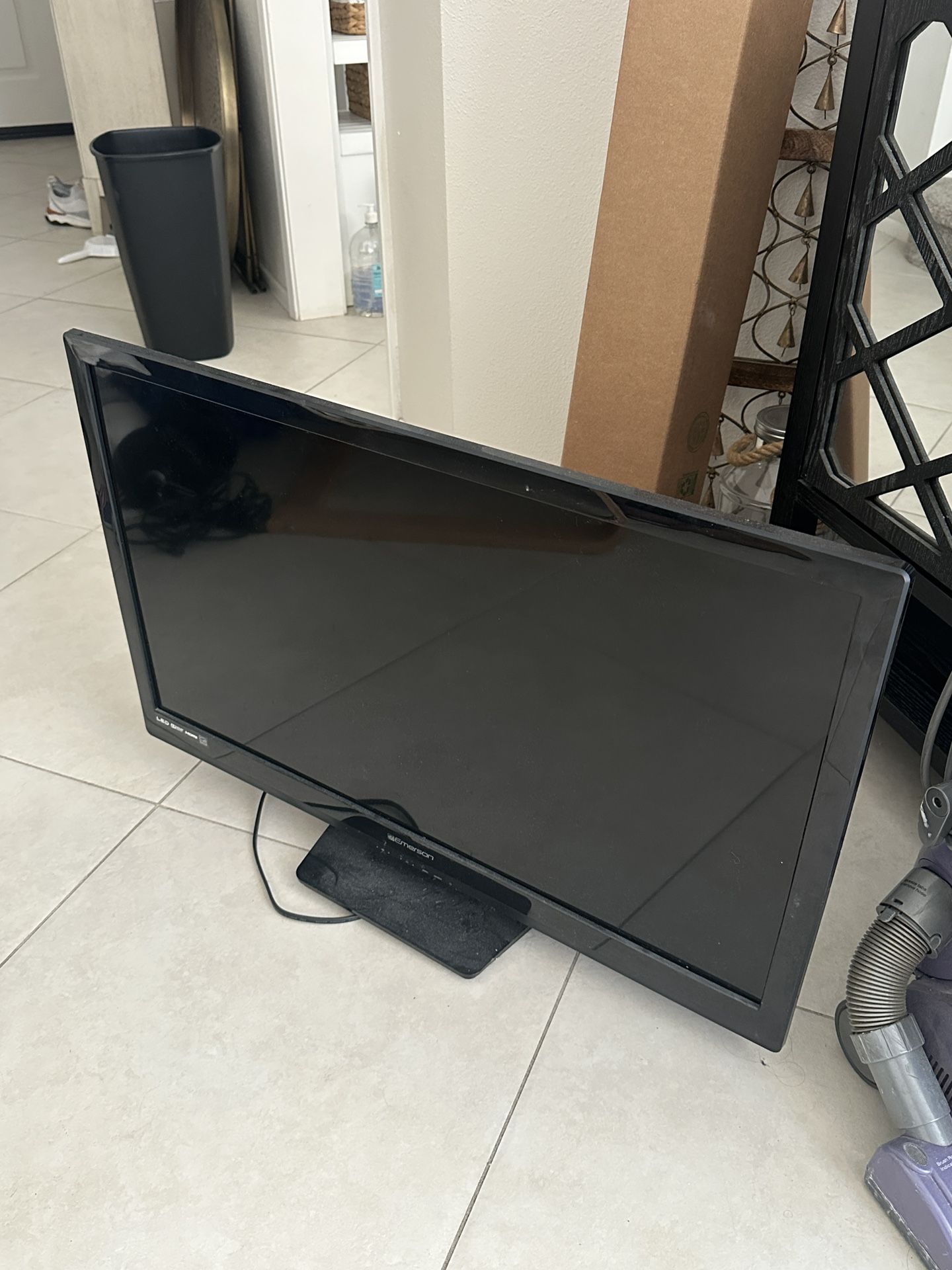 32” Emerson TV