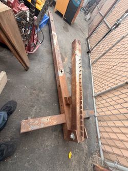 Auto body frame machine