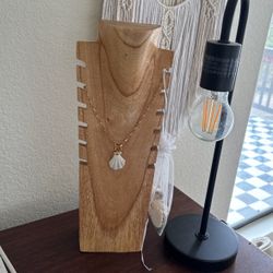 WOOD NECKLACE HOLDER