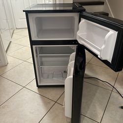 Small Fridge/Freezer NOT WORKING 