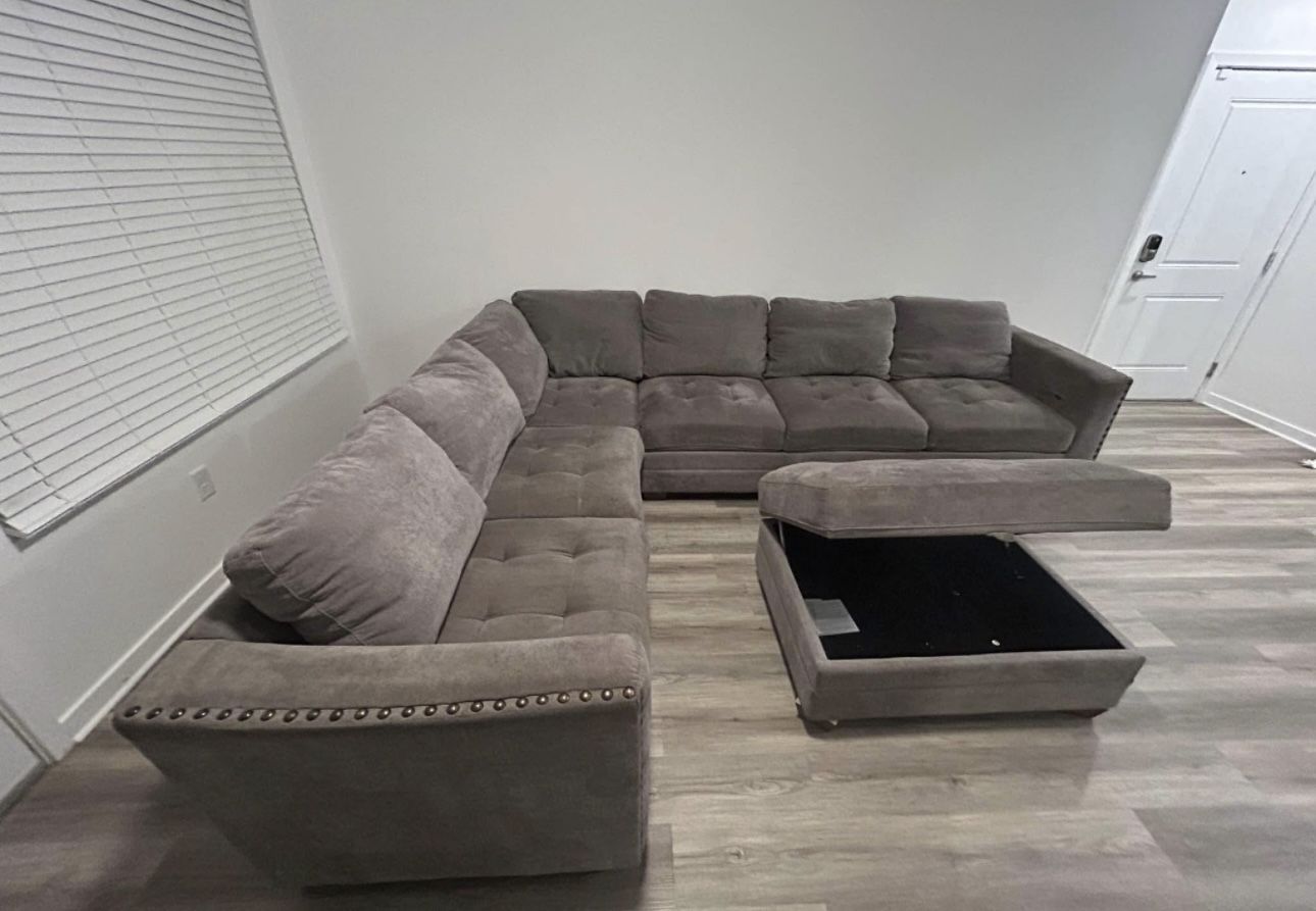 FREE DELIVERY THOMASVILLE SECTIONAL WITH OTTOMAN STORAGE