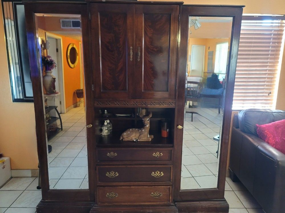 Camino Real Hotel Armoire