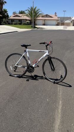 Genesis Saber 21-Speed Alloy Road Bike with 28” wheels, 2 brand new tires.