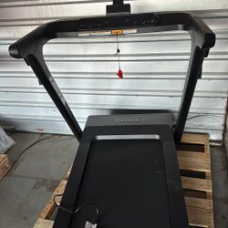 CENTR S Treadmill