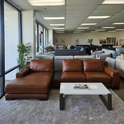 2-pc Leather Sectional with chaise  - Darrium 