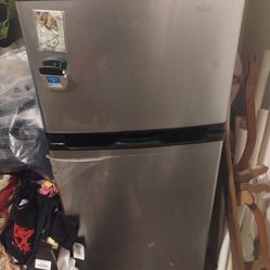 Insignia mini fridge with freezer