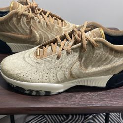 Nike the shop x  21Nobility 