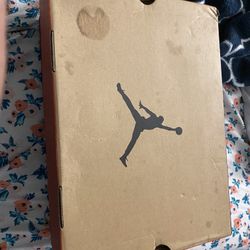 Jordan 12 Retro University Gold 