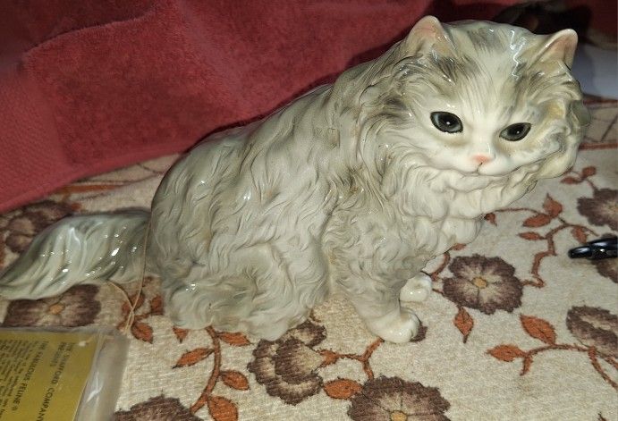 The Shafford Company Fabulous Felines, Shaded Silver Persian Figurine C14V040