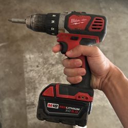 Milwaukee Set With Batteries 