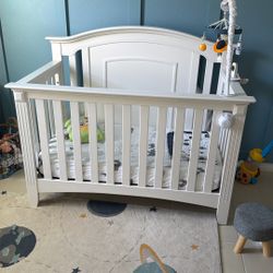 Oxford Convertible crib  With Mattress 