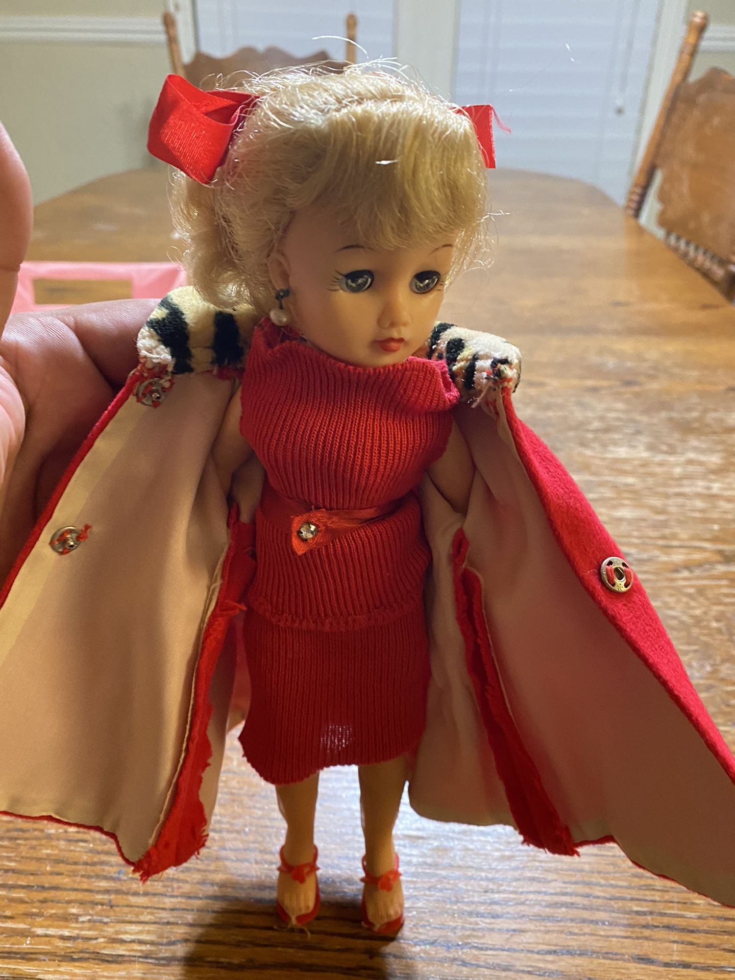 Ideal Doll VT 10 1/2 Vintage 1950s Little Miss Revlon Doll