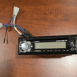Single DIN radio/cd player with detachable face plate