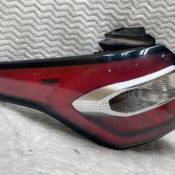 2017-2019 FORD ESCAPE LED TAIL LIGHT LEFT DRIVER SIDE OEM 