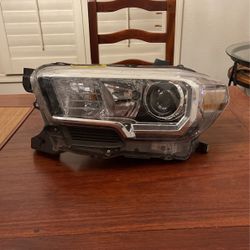 2018 Toyota Tacoma Left Headlight