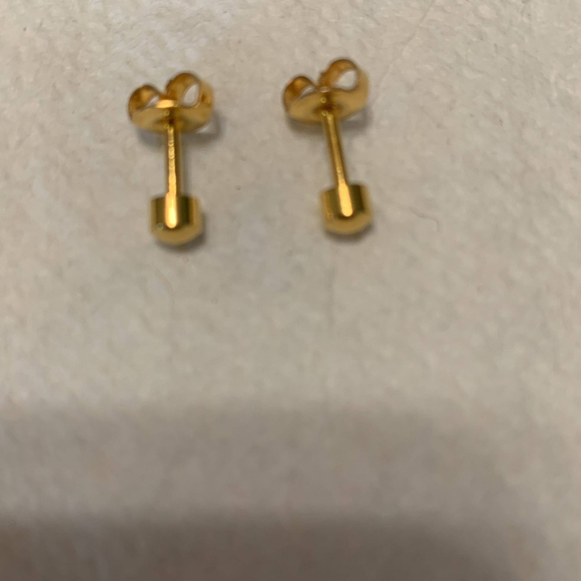 Stud Earrings maybe used for first piercing does not turn and it doesn’t affect your ear