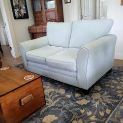 Loveseat 