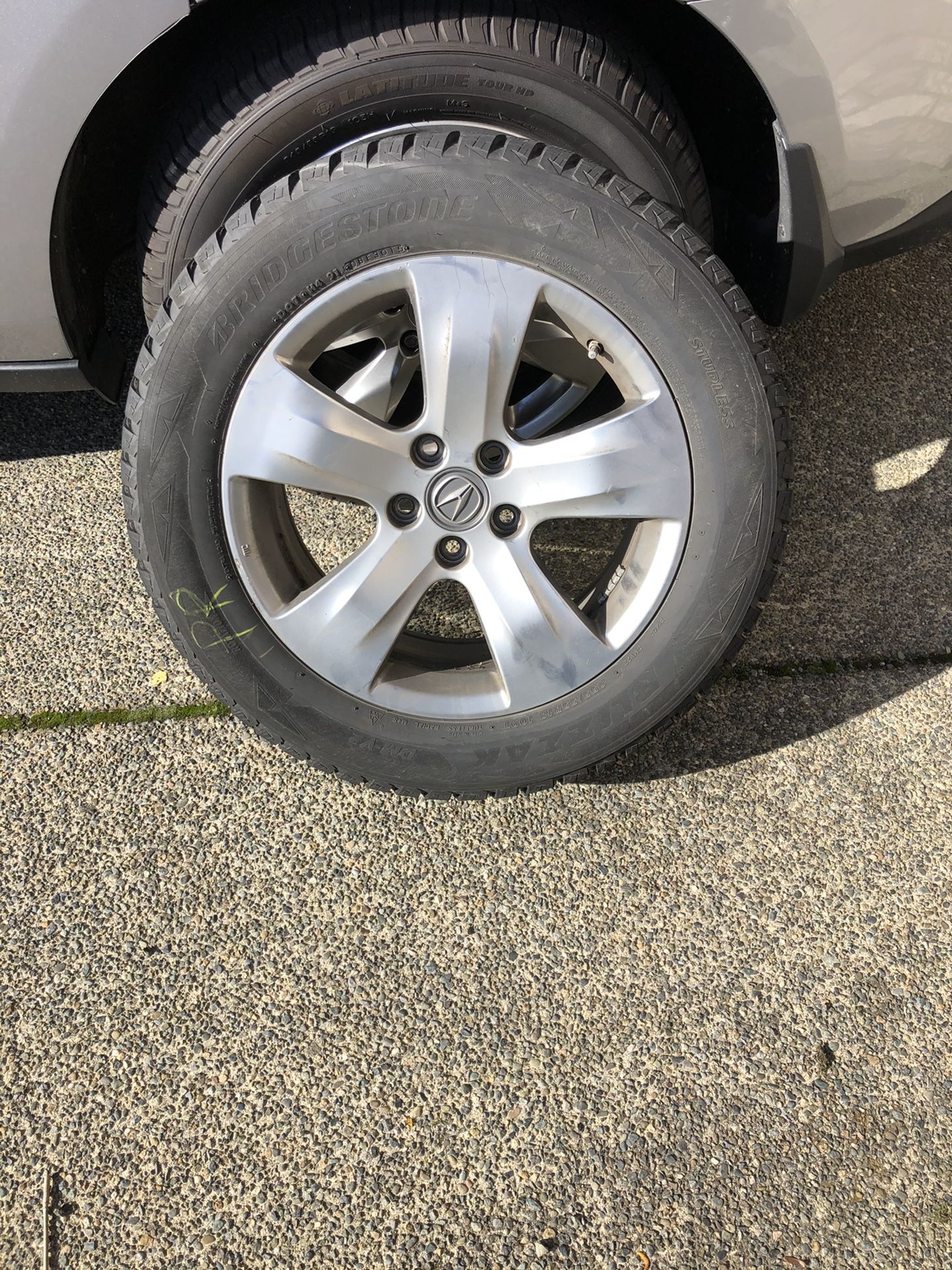 2007-2013 Acura MDX wheels and BLIZZAK SNOW TIRES & WHEELS! $800 for the set of 4 wheels and tires