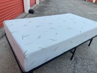 Full size Bamboon mattress with metal frame