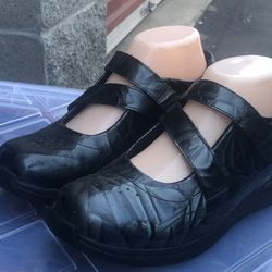 Drew Women's Orchid Criss Cross Strap Shoes Size 7