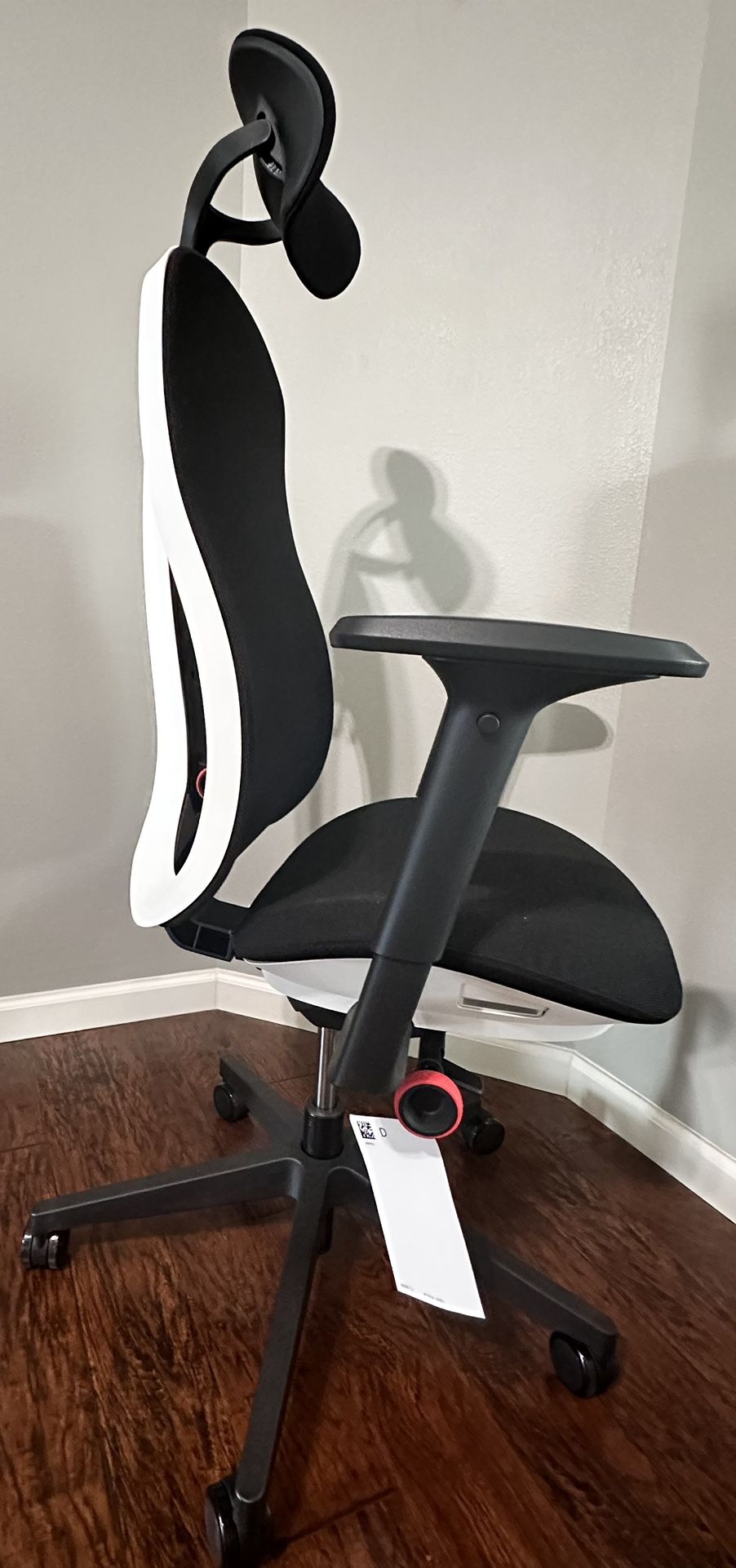 🍀BRAND NEW 🍀HERMAN MILLER LOGITECH X VANTUM GAMING CHAIR     W/BUILT HEADREST FULLY LOADED