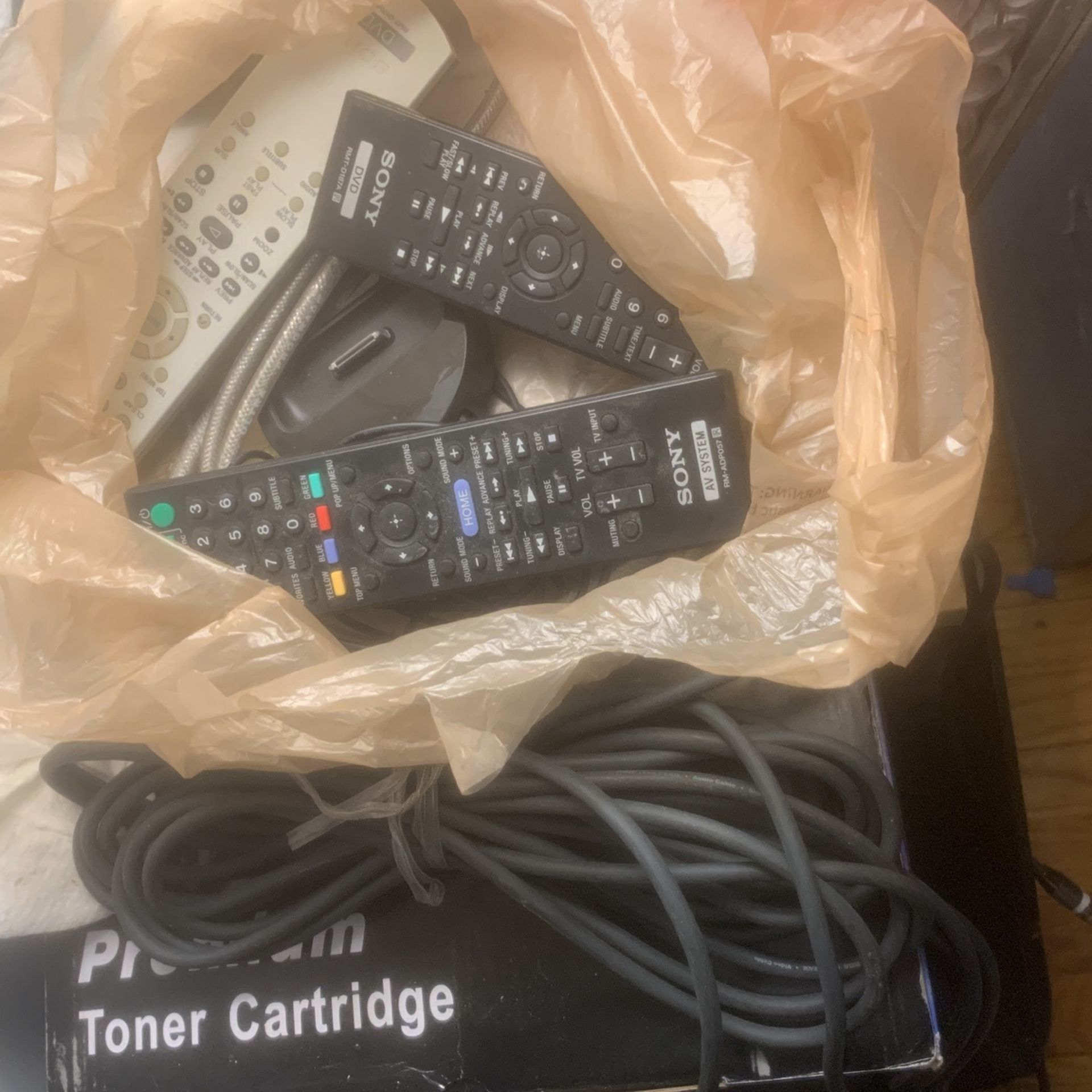 Printed 2 W Cartridges 2 Monitors And Misc Wire And Remotes