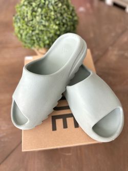 Adidas Yeezy Slides