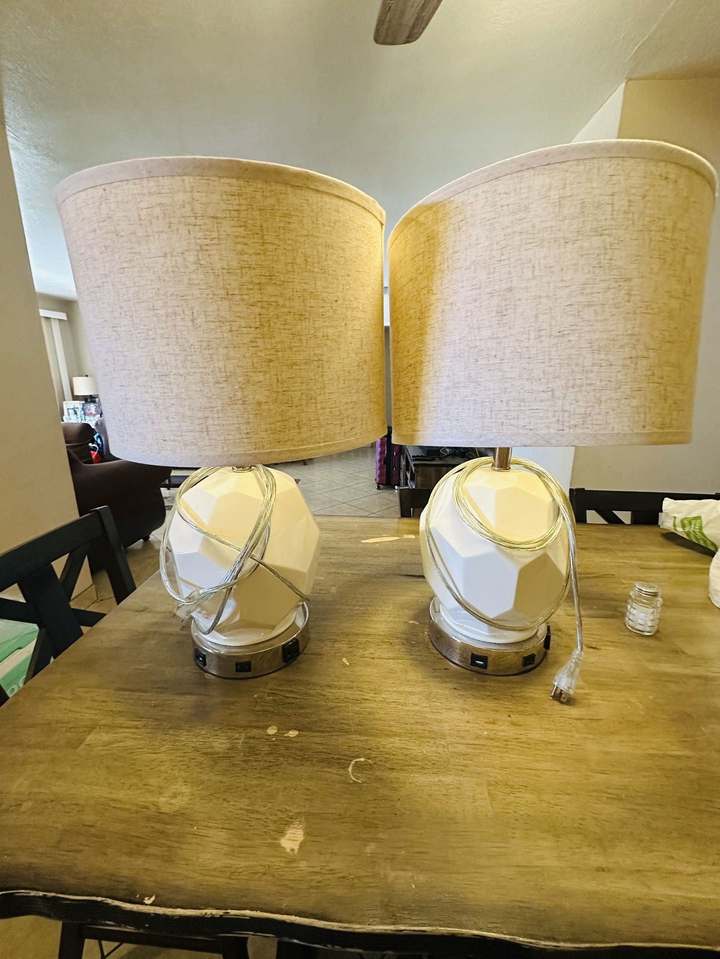 BEATIFUL LAMPS SET PERFECT CONDITION LIKE NEW