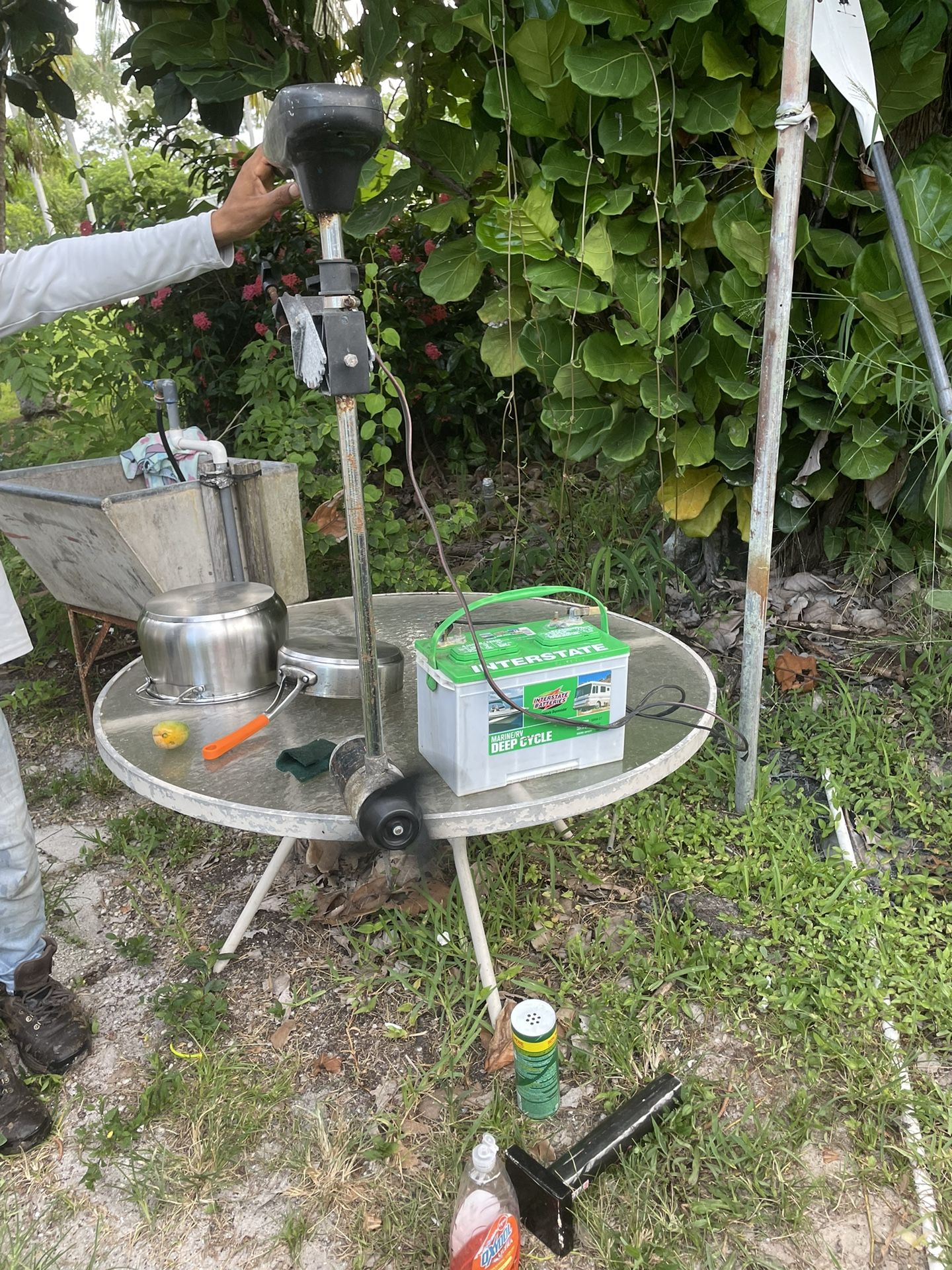Electric boat motor with battery