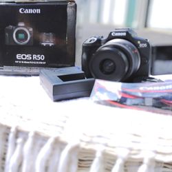 Canon EOS R50