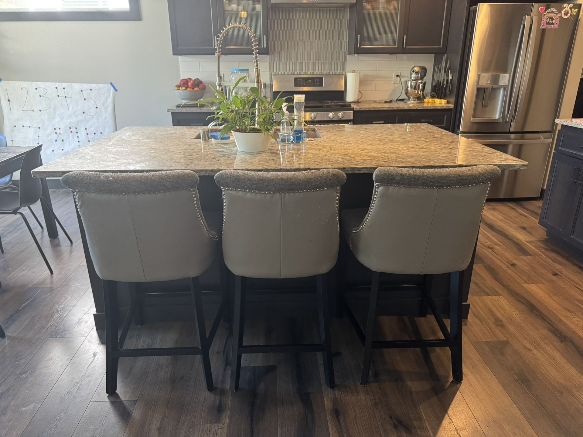 Kitchen Island Leather & Cloth Chairs