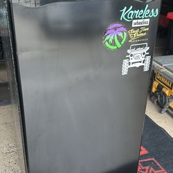 Igloo Mini Fridge 