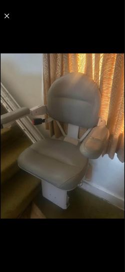 LIFT (ELEVATING DEVICE) FOR PERSONS WITH PHYSICAL DISABILITIES 400LB