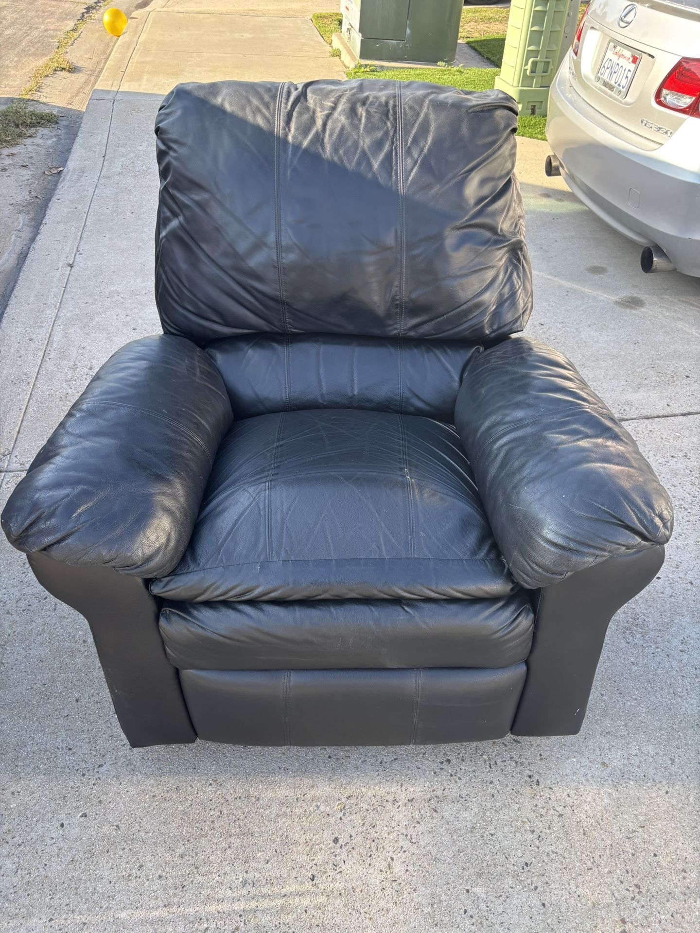 Black Leather Recliner 