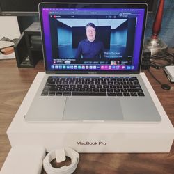 Apple MacBook Pro, Touchbar, Core i7, 1TB SSD,  16gb Ram, 16