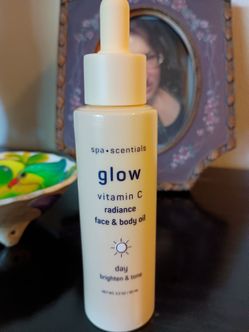 Spa Scentials Glow Vitamin C Radiance Oil.